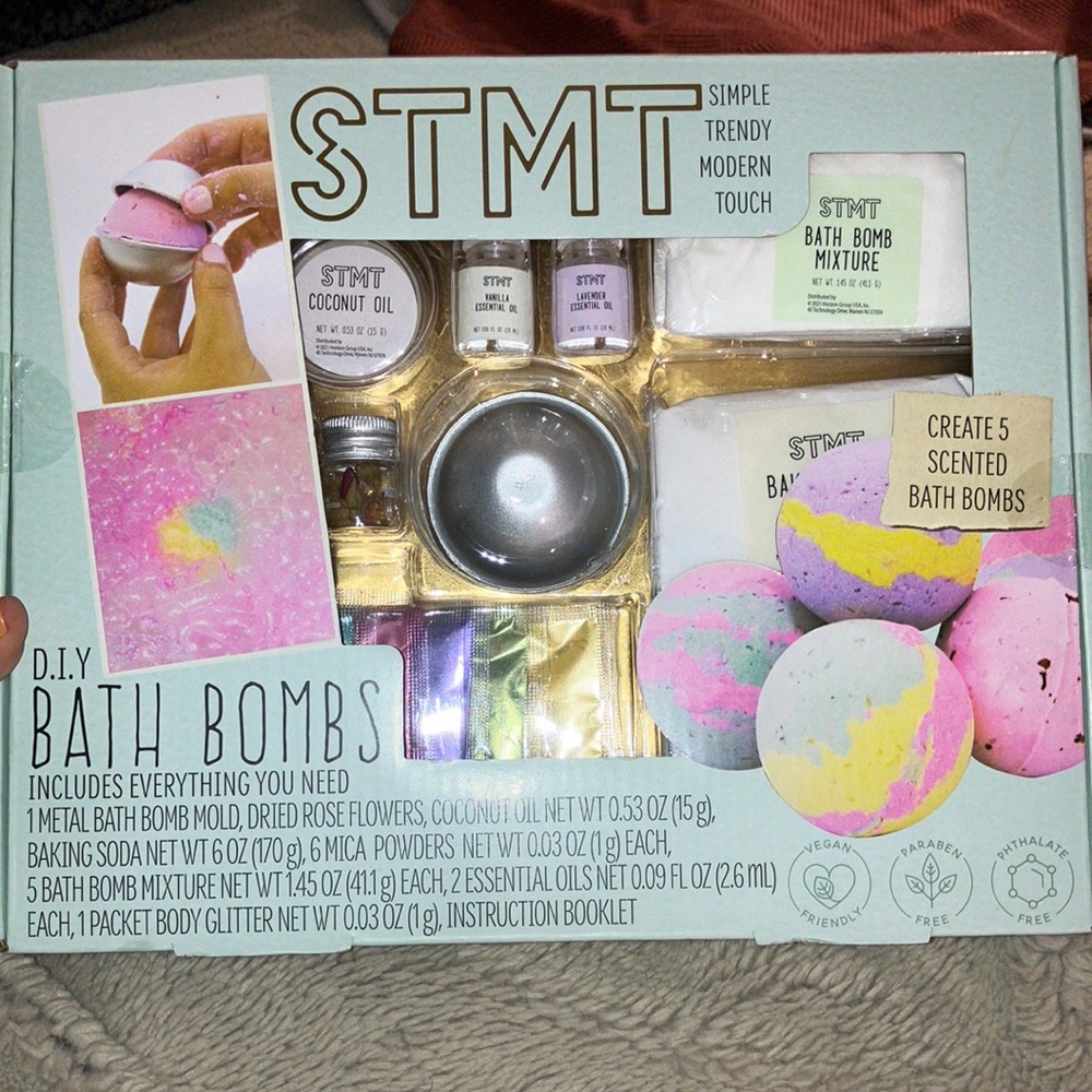 🔹4 for $30 New in Box STMT D.I.Y. Bath Bomb Kit